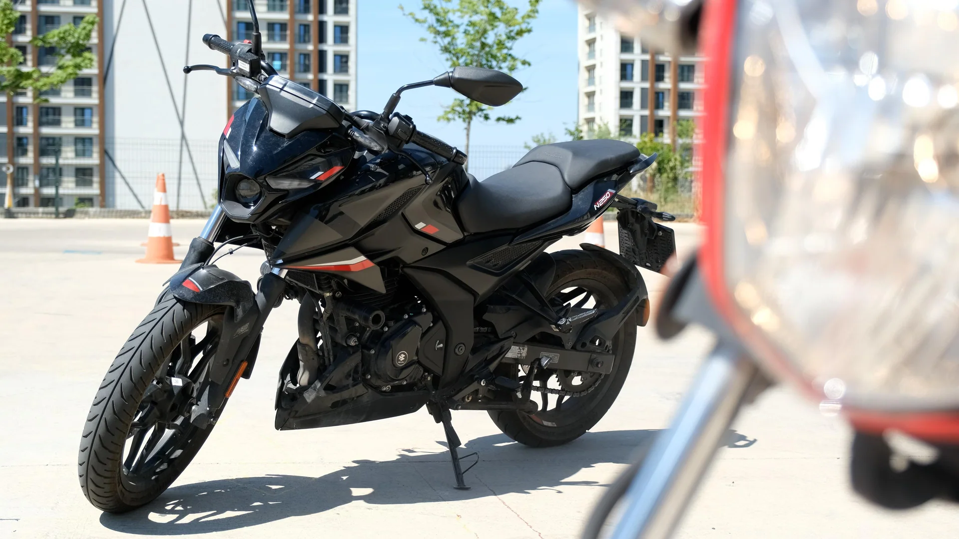Onurcan Sürücü Kursu siyah eğitim motosikleti