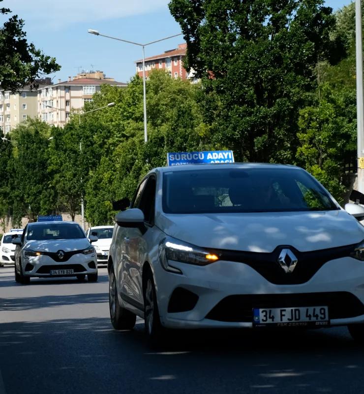 Pendik bölgesinden gelen adaylar için Onurcan Sürücü Kursu eğitim araçları